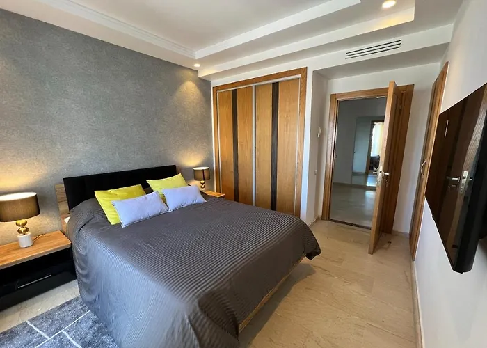 Welcome To Casa Luxe 3 King Beds Near Cfc & Tram