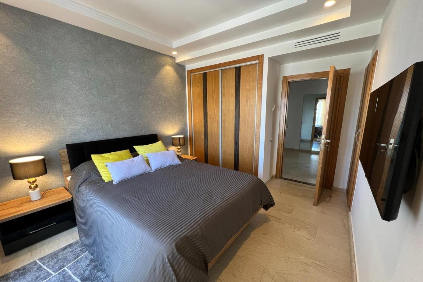 Welcome To Casa Luxe 3 King Beds Near Cfc & Tram